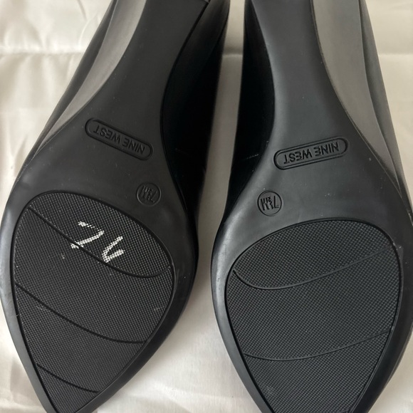 Nine West Black Leather Pointed-Toe Pumps - Picture 5 of 6